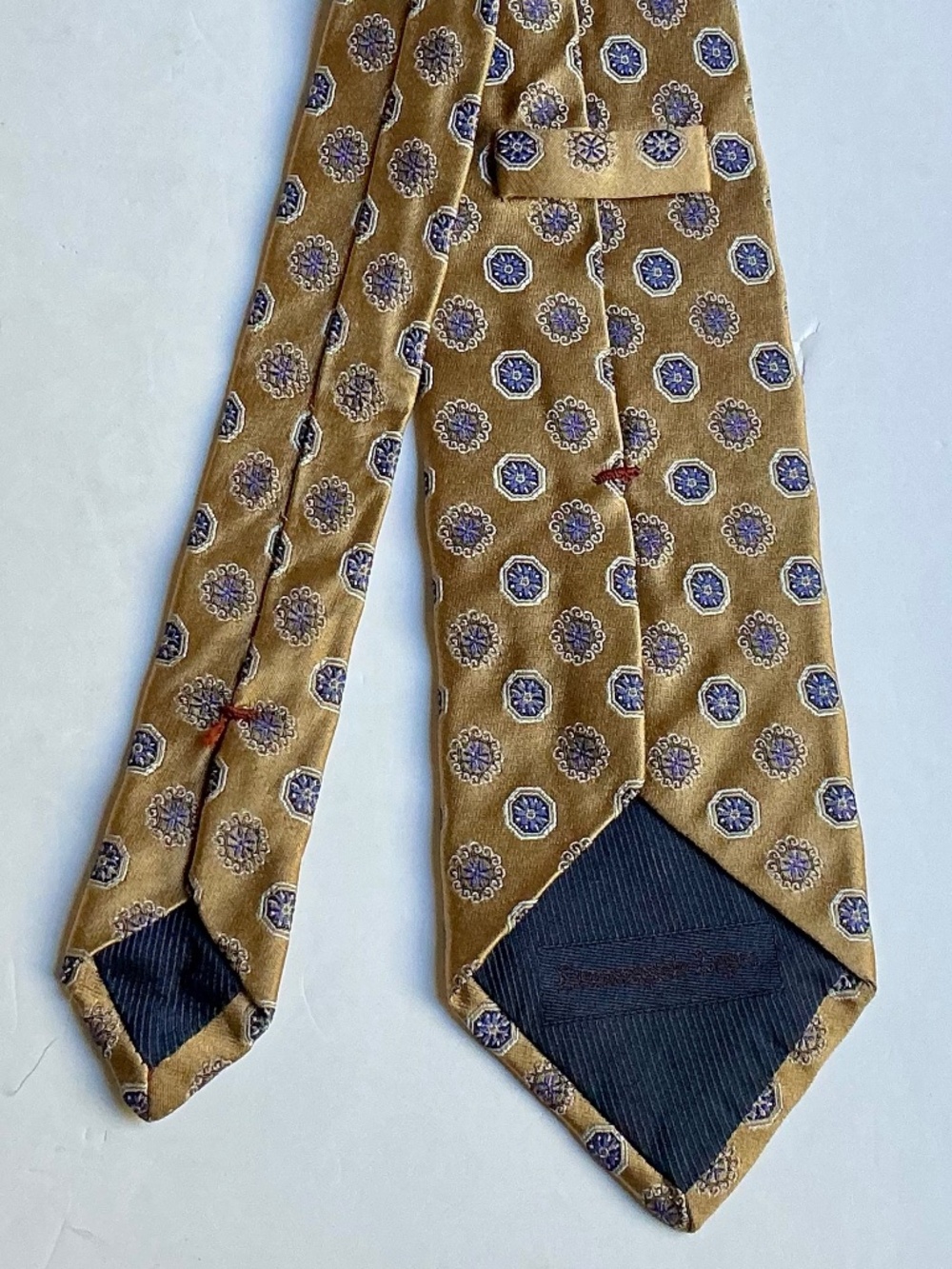 Ermenegildo Zegna elegant golden colour ,nice motifs silk tie made in Italy 🇮🇹